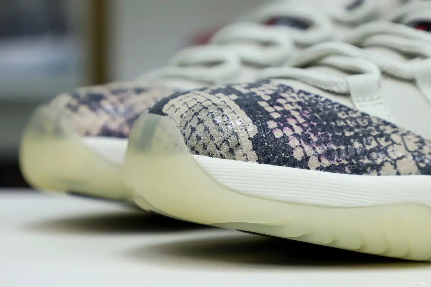LOW Kimikick JORDAN AIR 11 SNAKESKIN LIGHT BONE 0610